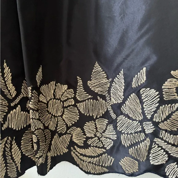 Beautiful Lafayette 148 skirt, 10, black w tan embroidery at hem, side zip NWOT - Picture 5 of 6